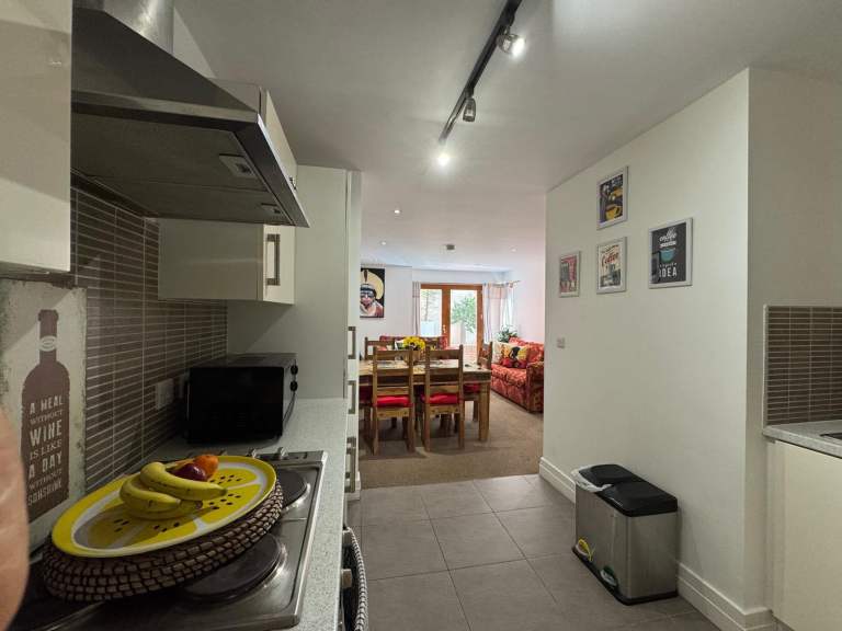 MODERN CITY CENTRE 2 BED APARTMENT DECEMBER TO FEBRUARY